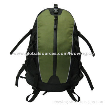 Hiking backpack with functional hip belt and 600D polyester fabric